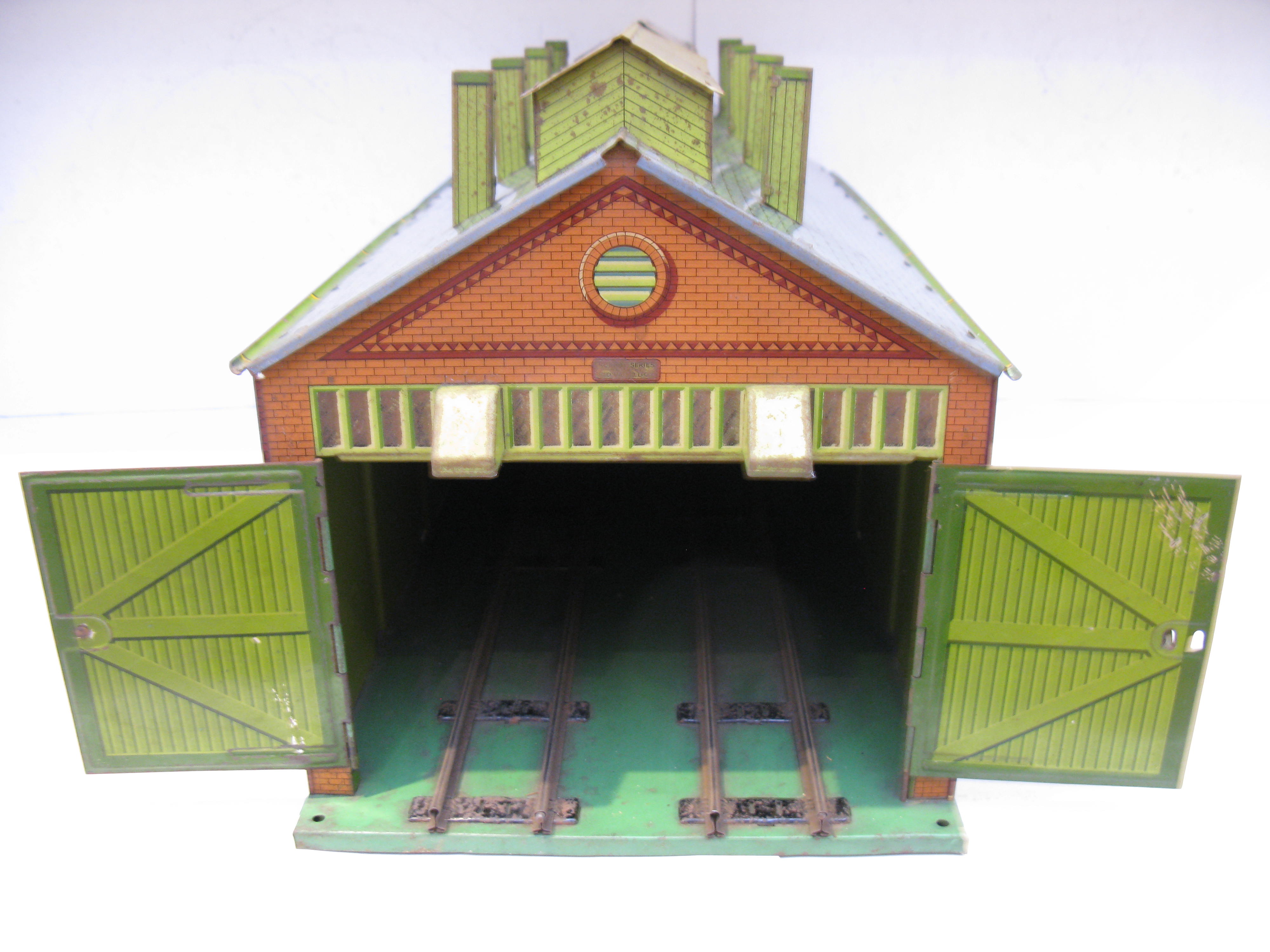 Hornby 0 Gauge No.2 Engine Shed with green base, Hornby's Largest Accessory - unboxed - Good/plus - Image 9