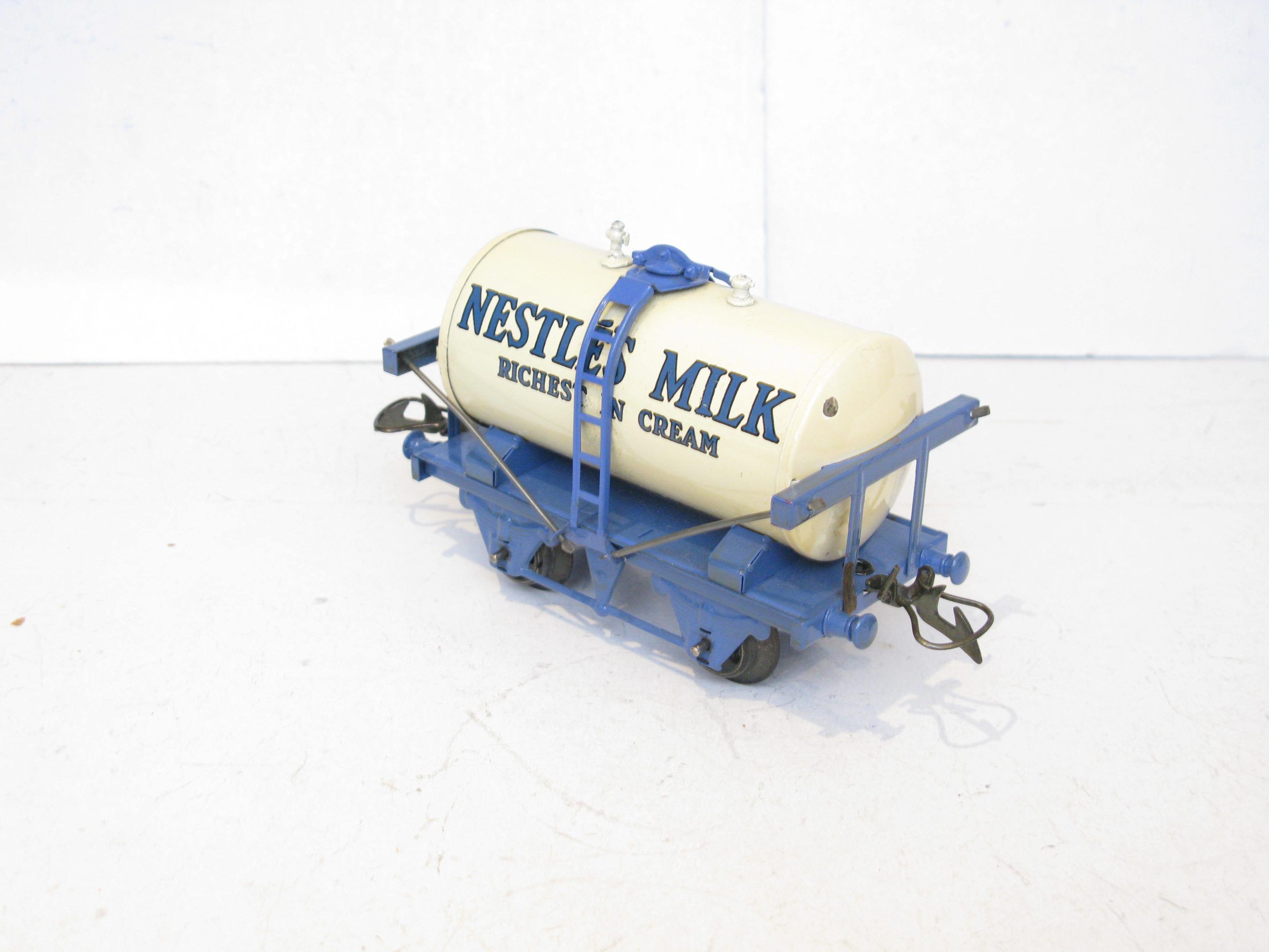 Hornby 0 Gauge 'NESTLES' Milk Tank wagon version with Blue base, Circa 1937 - in reproduction box - Excellent /plus - Image 4