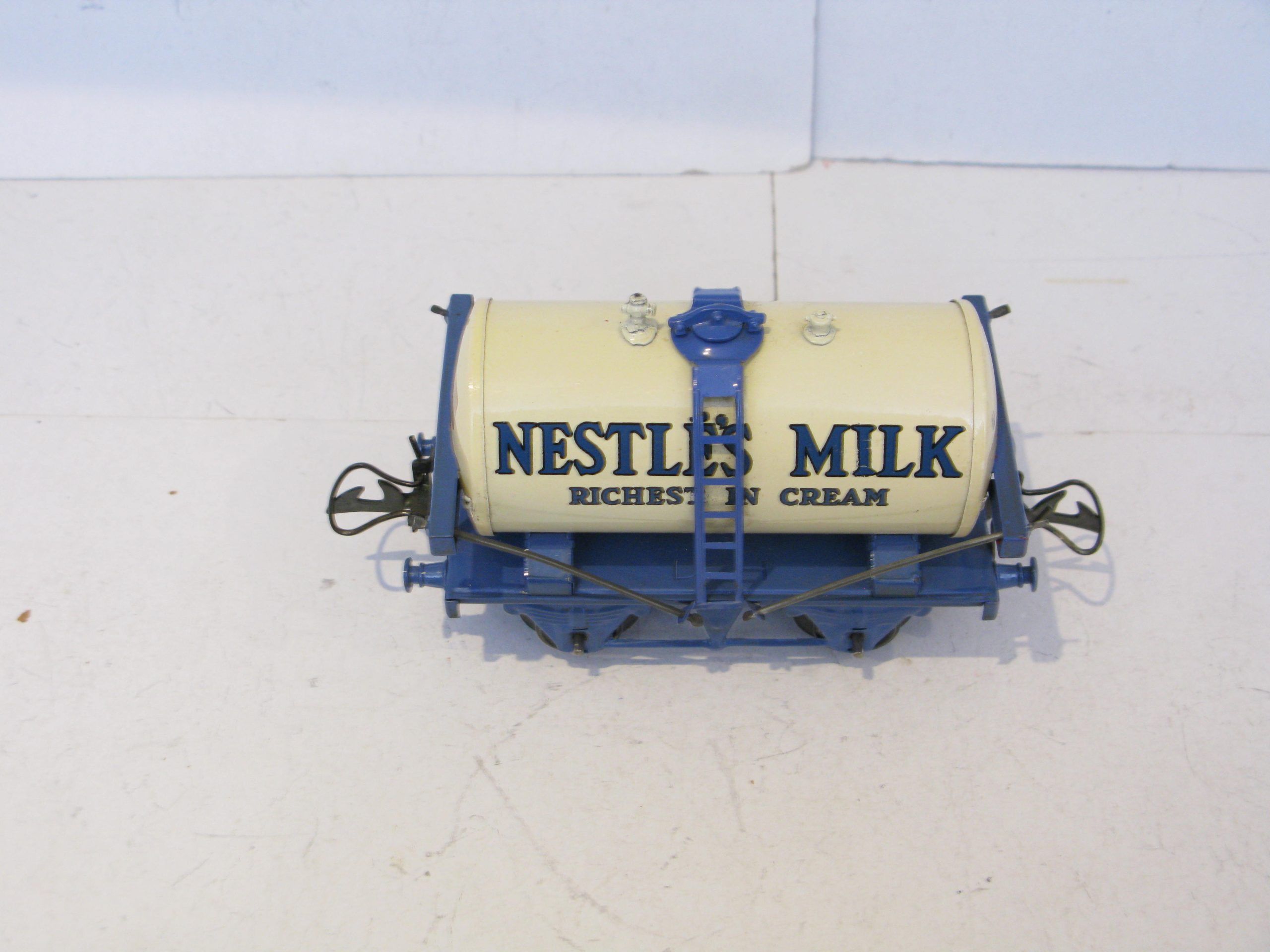 Hornby 0 Gauge 'NESTLES' Milk Tank wagon version with Blue base, Circa 1937 - in reproduction box - Excellent /plus - Image 6