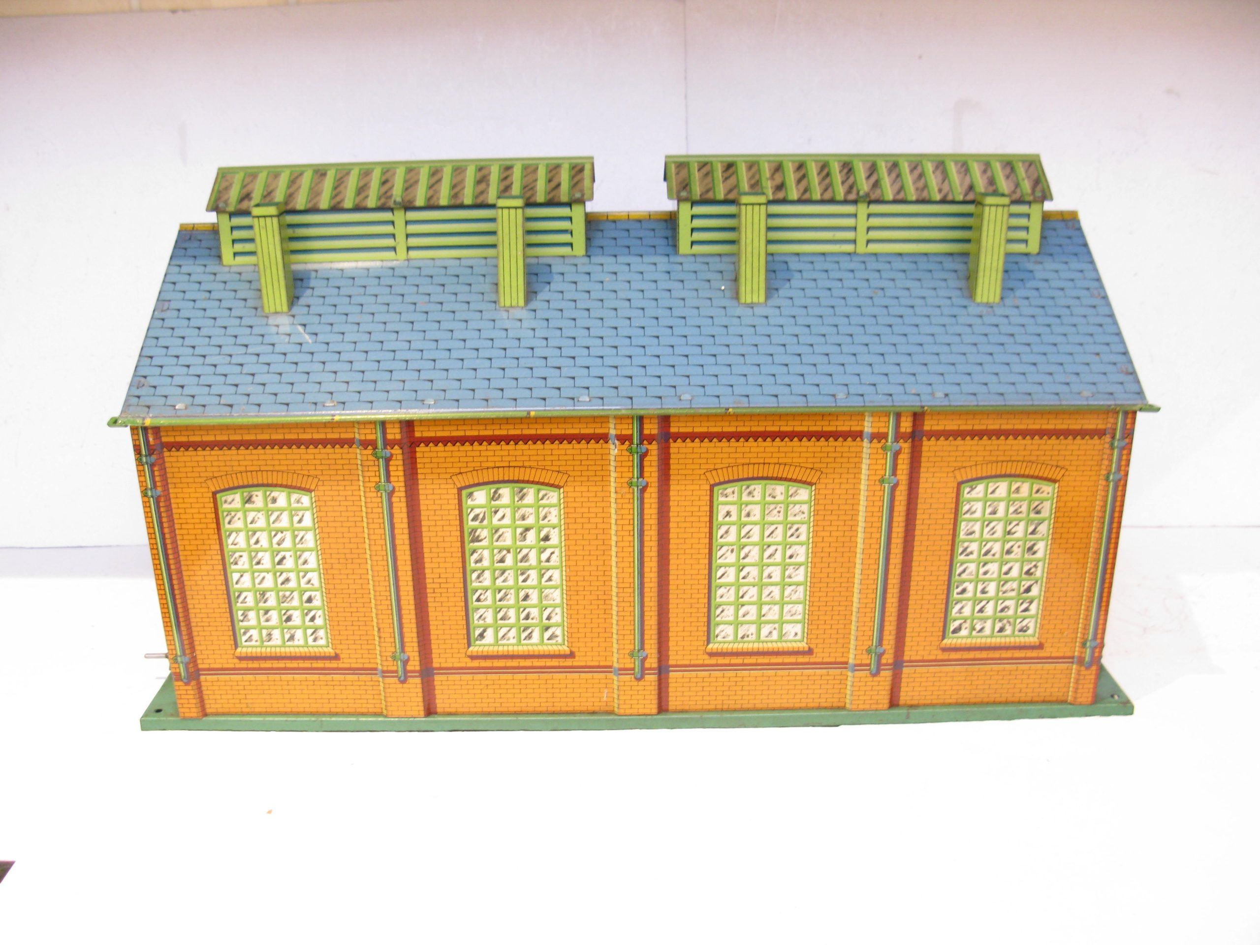 Hornby 0 Gauge No.E2E Engine Shed with green base, Hornby's Largest Accessory - Boxed - Excellent - Image 4