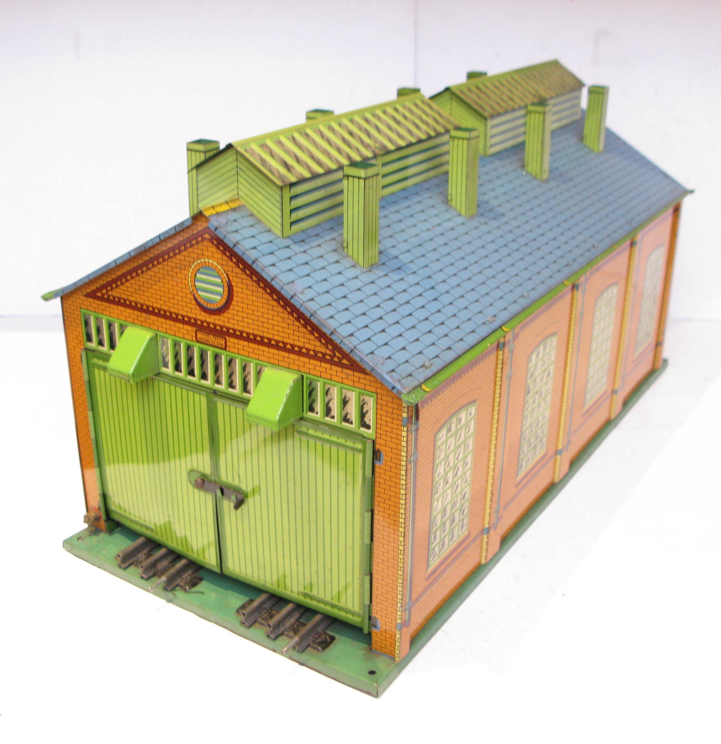 Hornby 0 Gauge No.E2E Engine Shed with green base, Hornby's Largest Accessory - Boxed - Excellent - Image 5