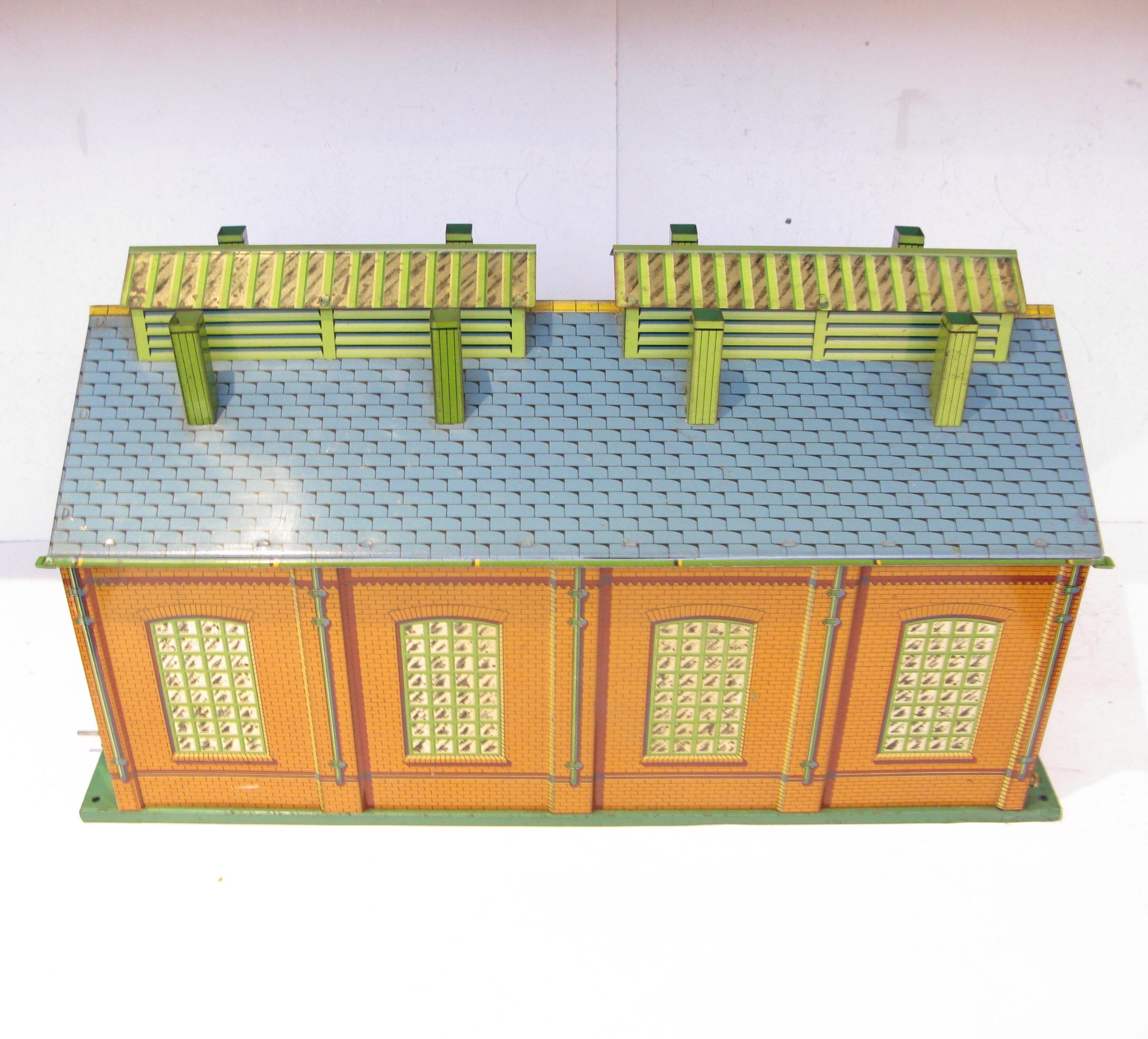 Hornby 0 Gauge No.E2E Engine Shed with green base, Hornby's Largest Accessory - Boxed - Excellent - Image 9