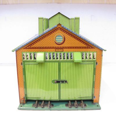 Hornby 0 Gauge No.E2E Engine Shed with green base, Hornby's Largest Accessory - Boxed - Excellent