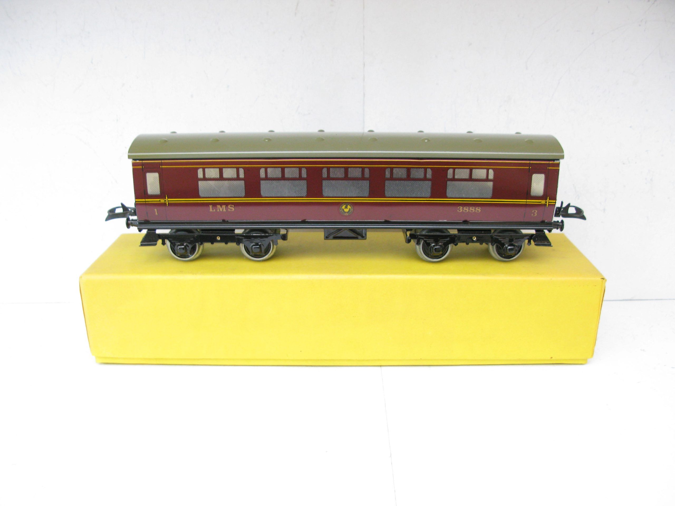 Middleton (Australia) Hornby Style 0 Gauge LMS 1st/3rd Corridor Coach No.3888 - Mint Boxed - Image 3