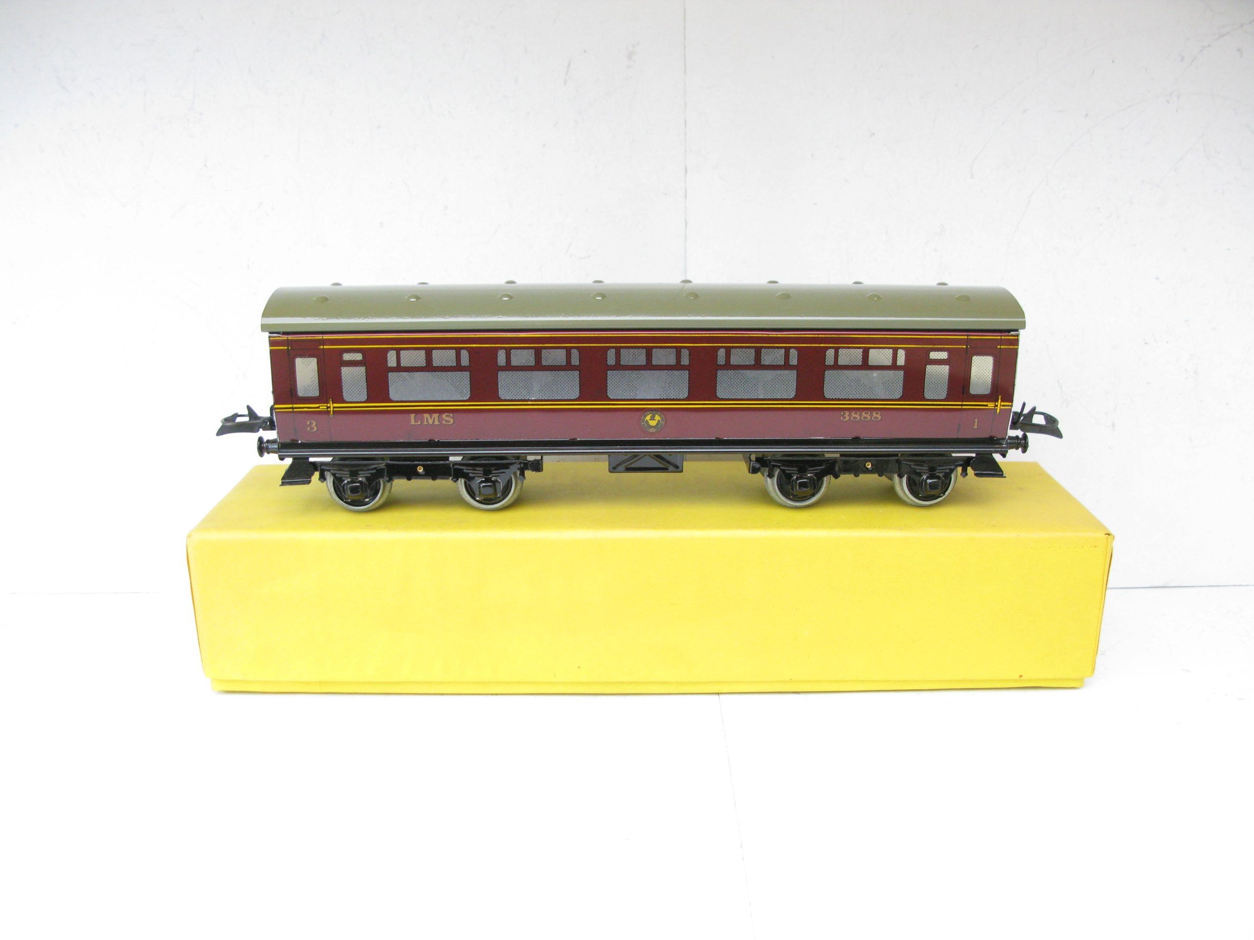 Middleton (Australia) Hornby Style 0 Gauge LMS 1st/3rd Corridor Coach No.3888 - Mint Boxed - Image 4