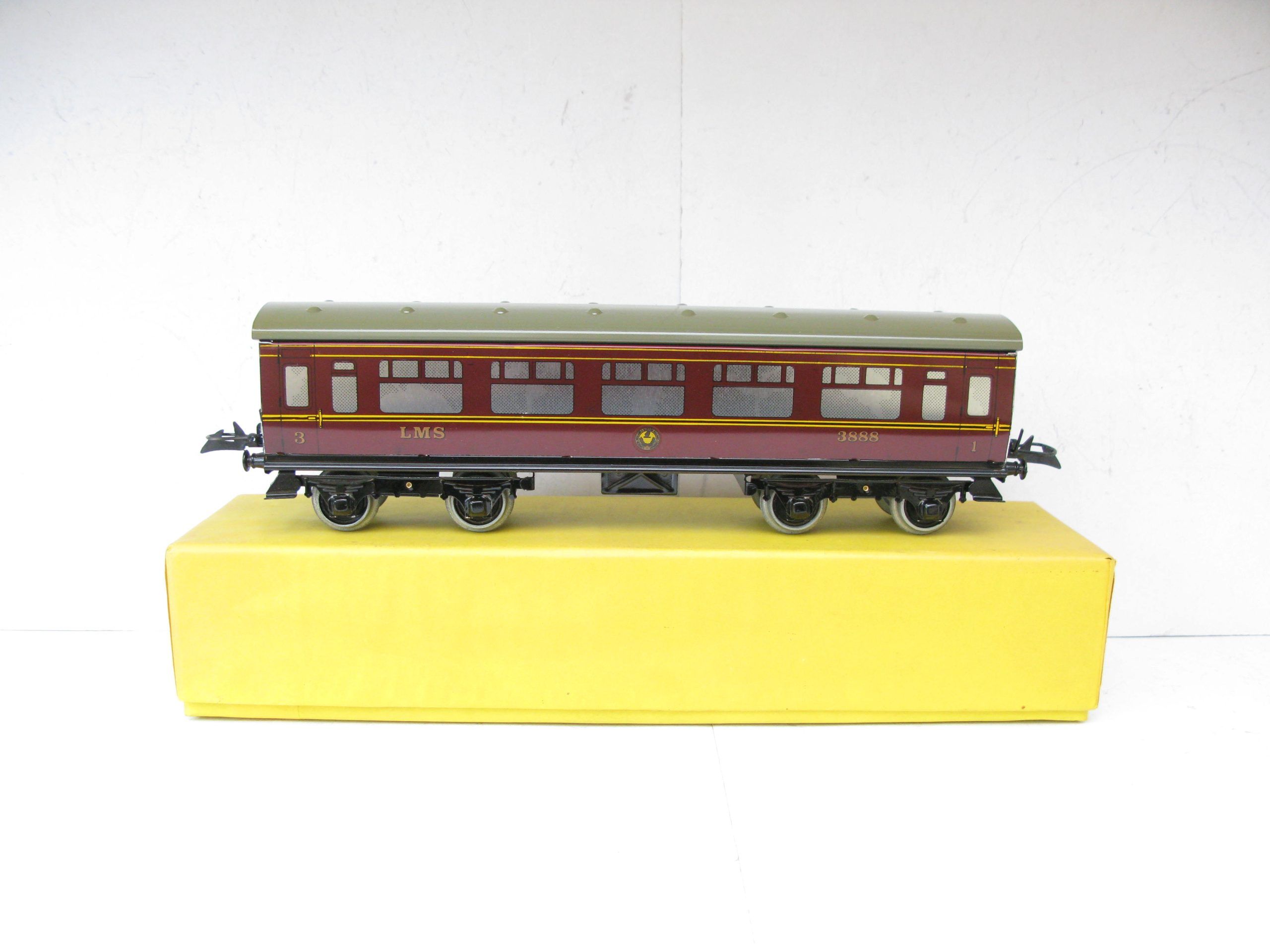 Middleton (Australia) Hornby Style 0 Gauge LMS 1st/3rd Corridor Coach No.3888 - Mint Boxed - Image 5