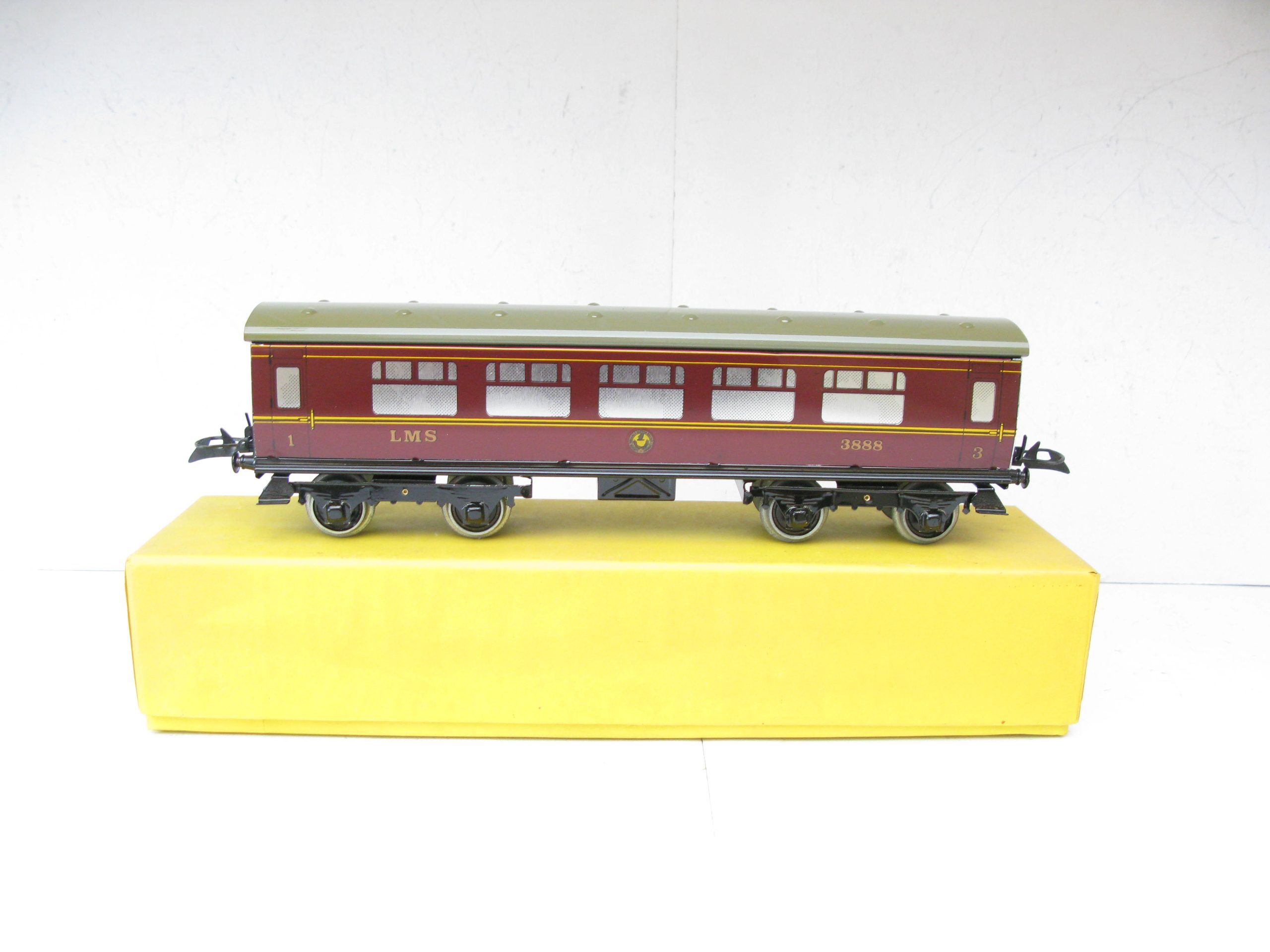 Middleton (Australia) Hornby Style 0 Gauge LMS 1st/3rd Corridor Coach No.3888 - Mint Boxed - Image 8