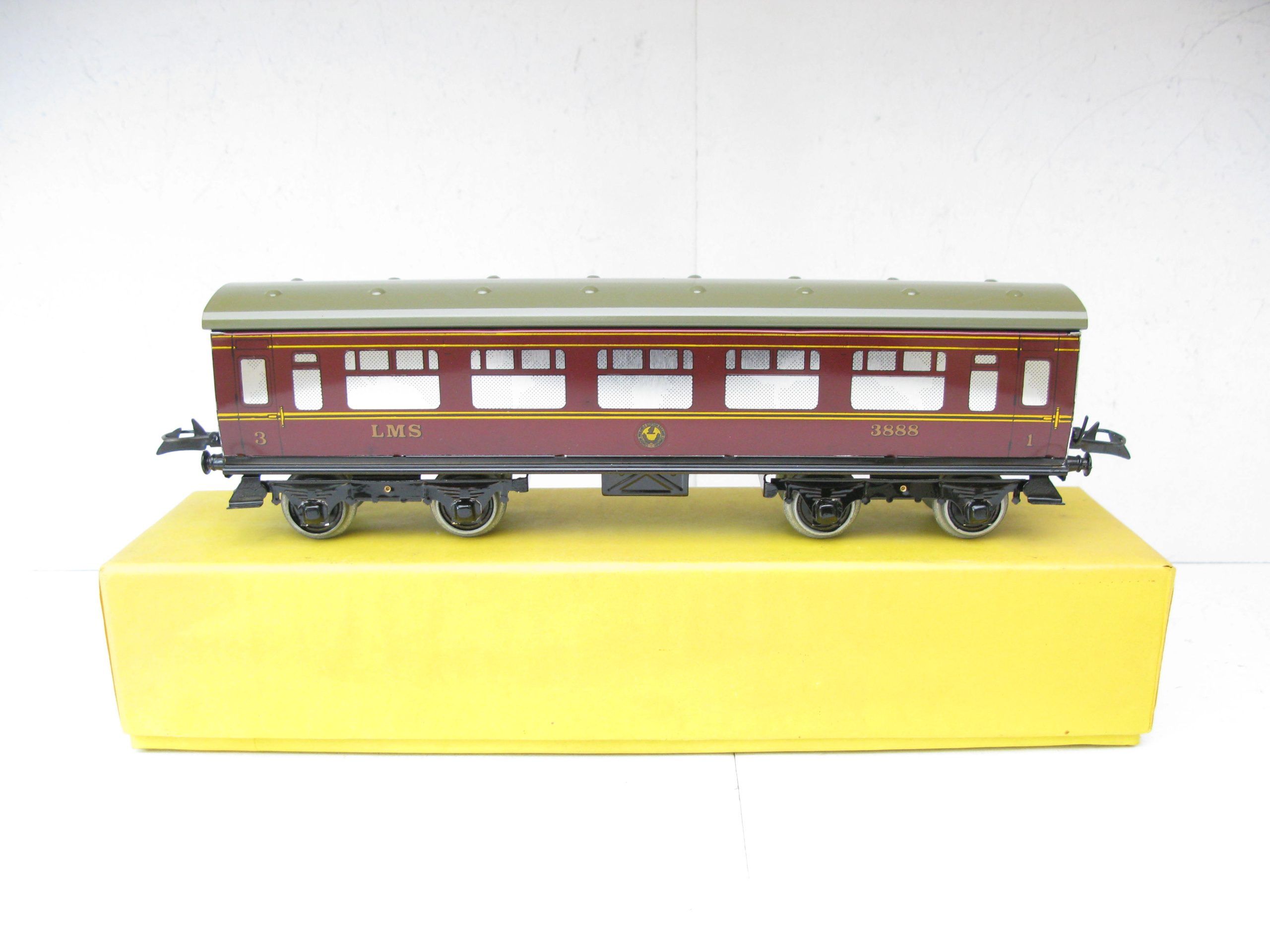 Middleton (Australia) Hornby Style 0 Gauge LMS 1st/3rd Corridor Coach No.3888 - Mint Boxed - Image 11