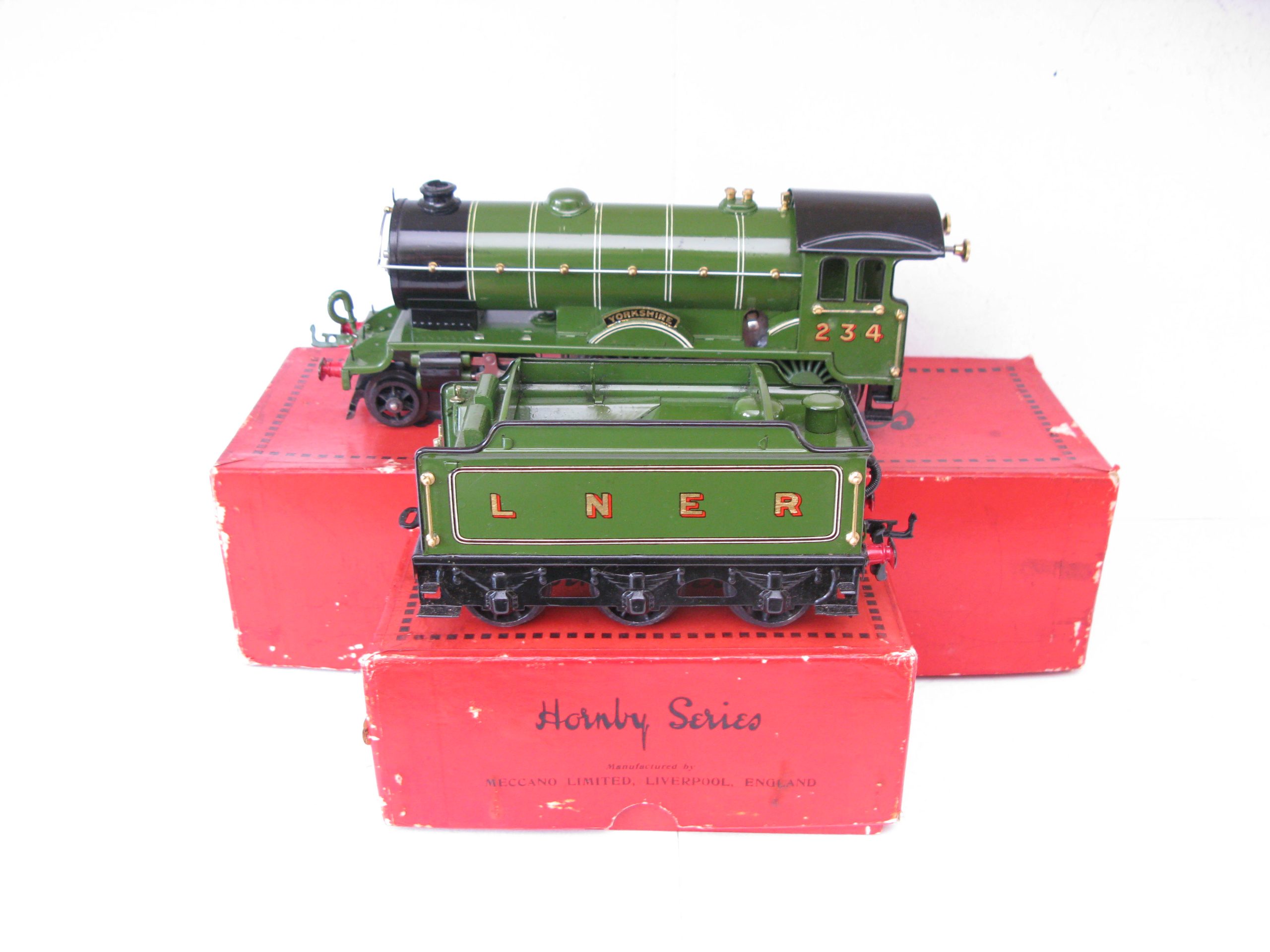 Hornby 0 Gauge No.2C Special Loco & Tender LNER Lined Green 'YORKSHIRE' No.234, Clockwork Circa 1930 - Boxed - Near Mint - Image 14