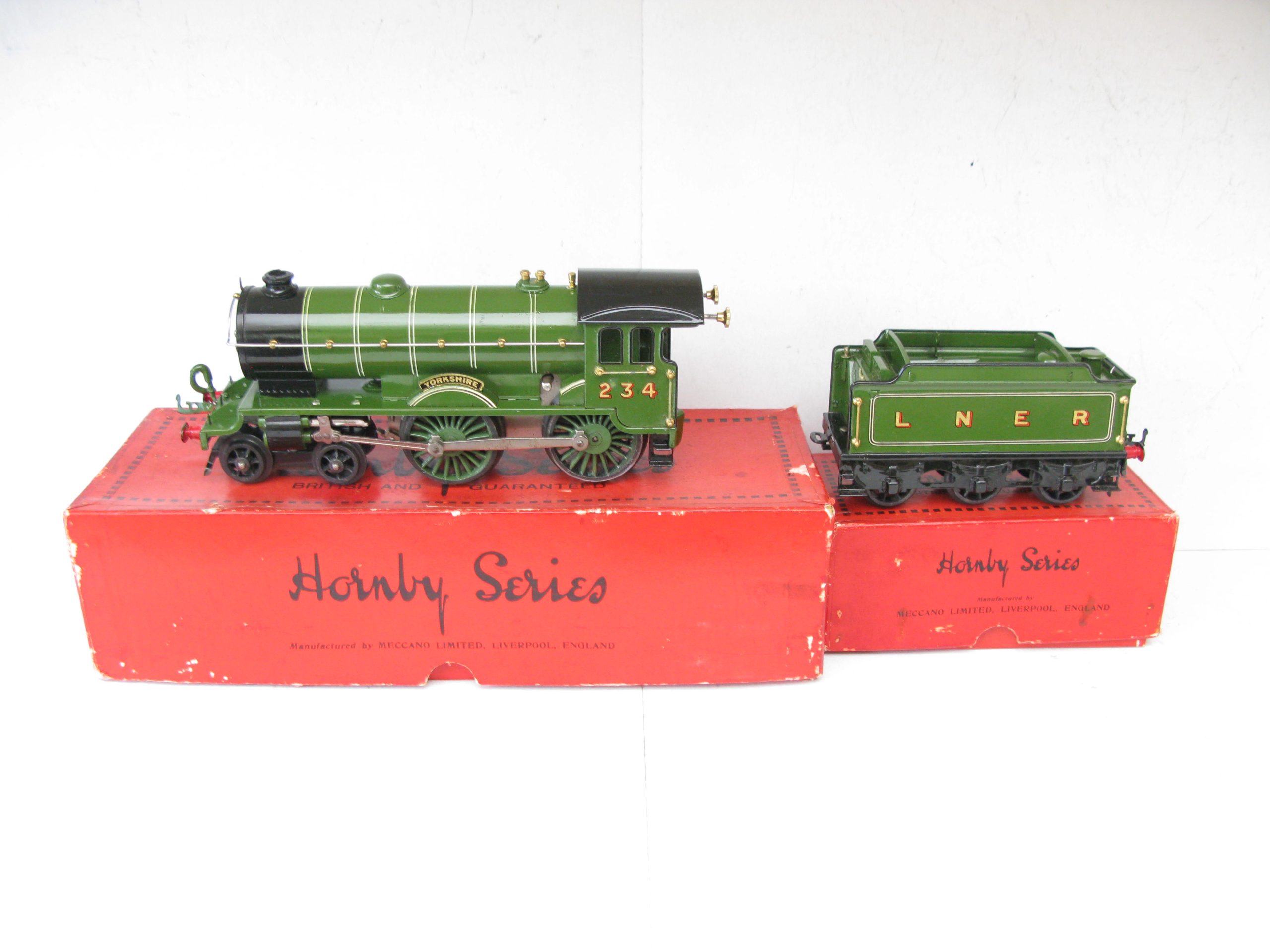 Hornby 0 Gauge No.2C Special Loco & Tender LNER Lined Green 'YORKSHIRE' No.234, Clockwork Circa 1930 - Boxed - Near Mint - Image 15