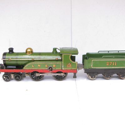Hornby 0 Gauge No.2 4-4-0 Loco & Tender LNER lined green No.2711, Clockwork - unboxed - Good