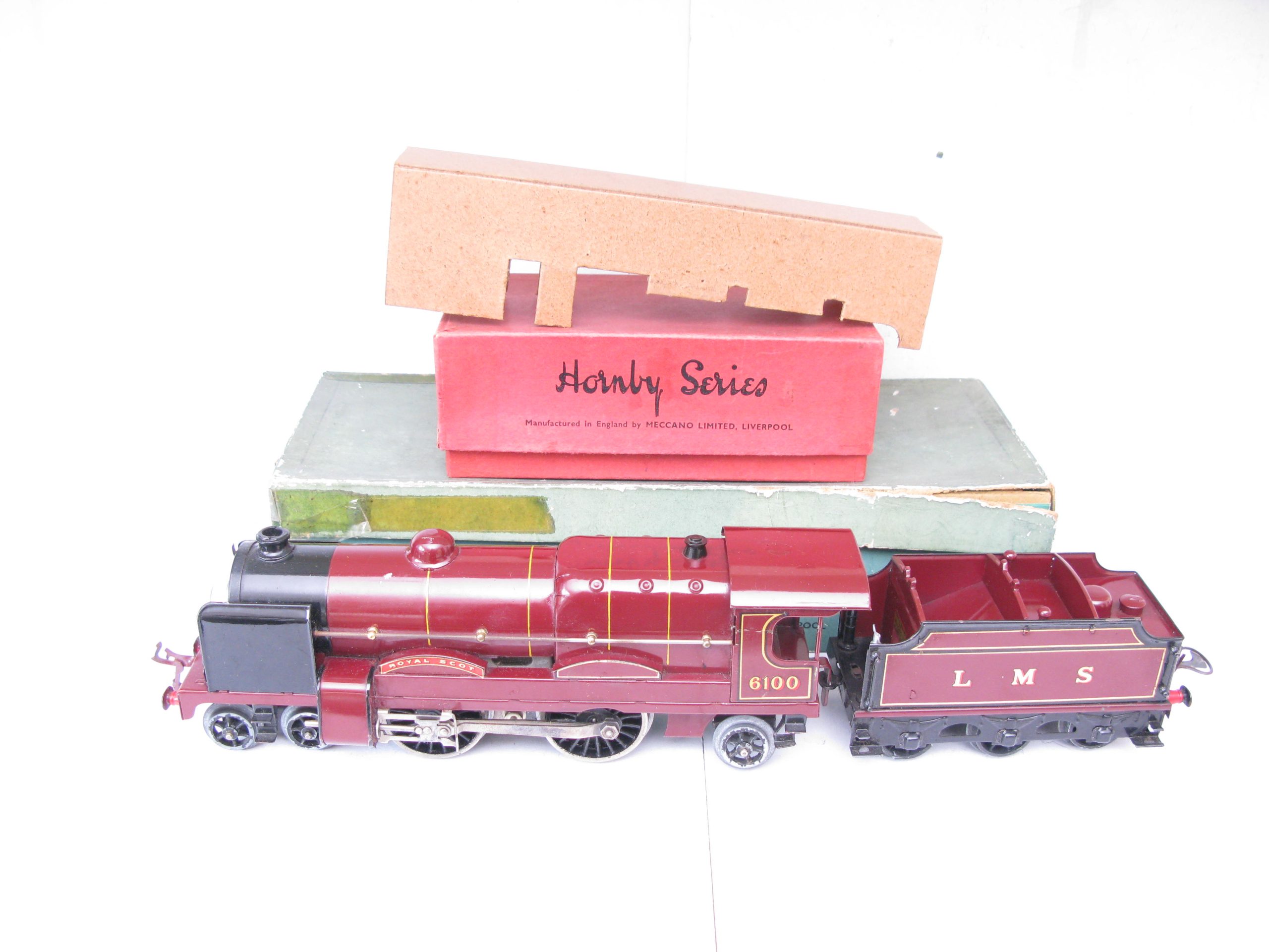 Hornby 0 Gauge E320 Loco & Tender LMS Maroon 'ROYAL SCOT' No.6100, 3-rail 20 volt electric - Boxed - Image 3