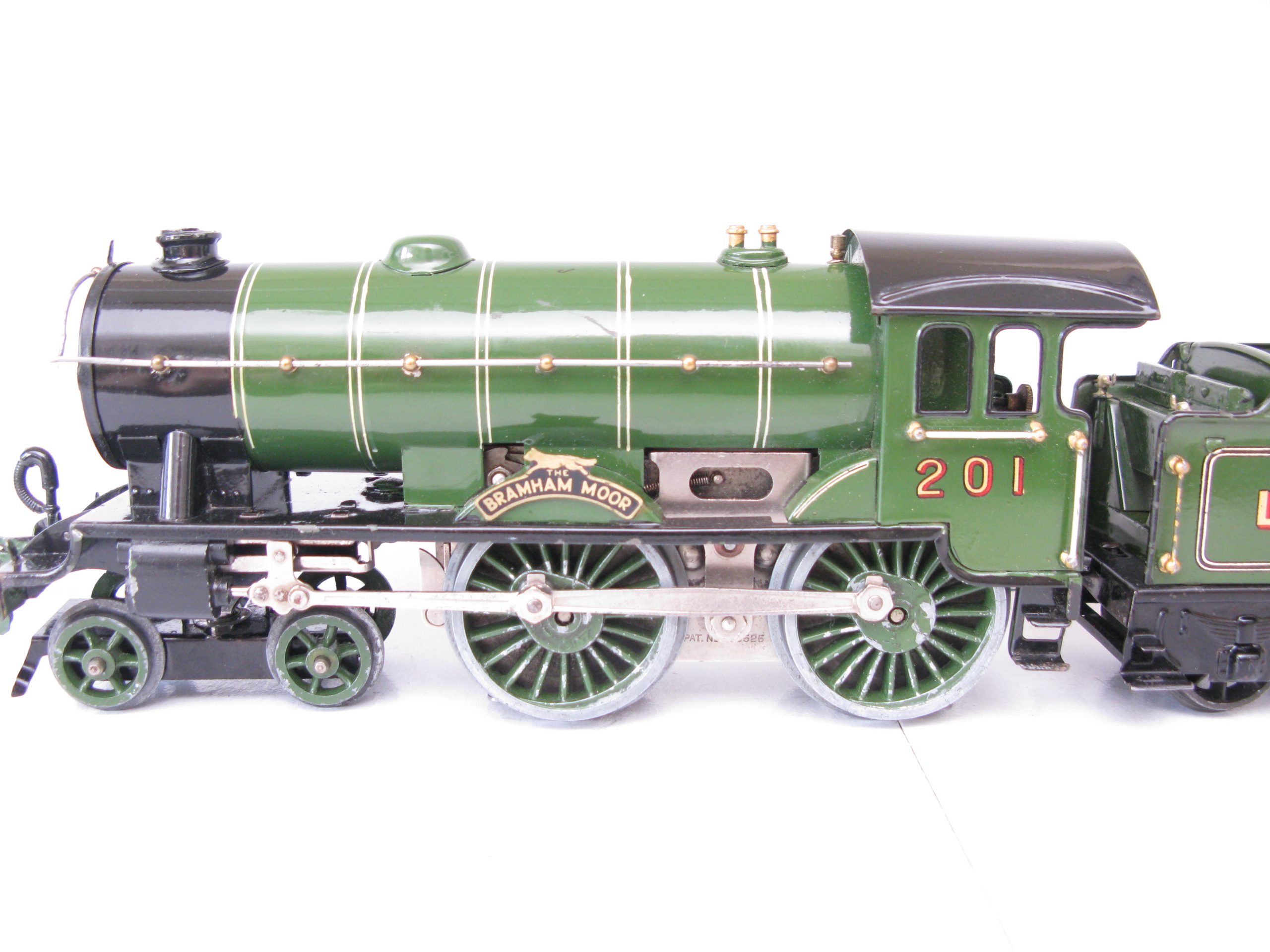 Hornby 0 Gauge E220 Special Loco & Tender LNER Lined Green 'BRAMHAM MOOR', No.201, 20 volt electric - Tender boxed - Excellent - Image 4