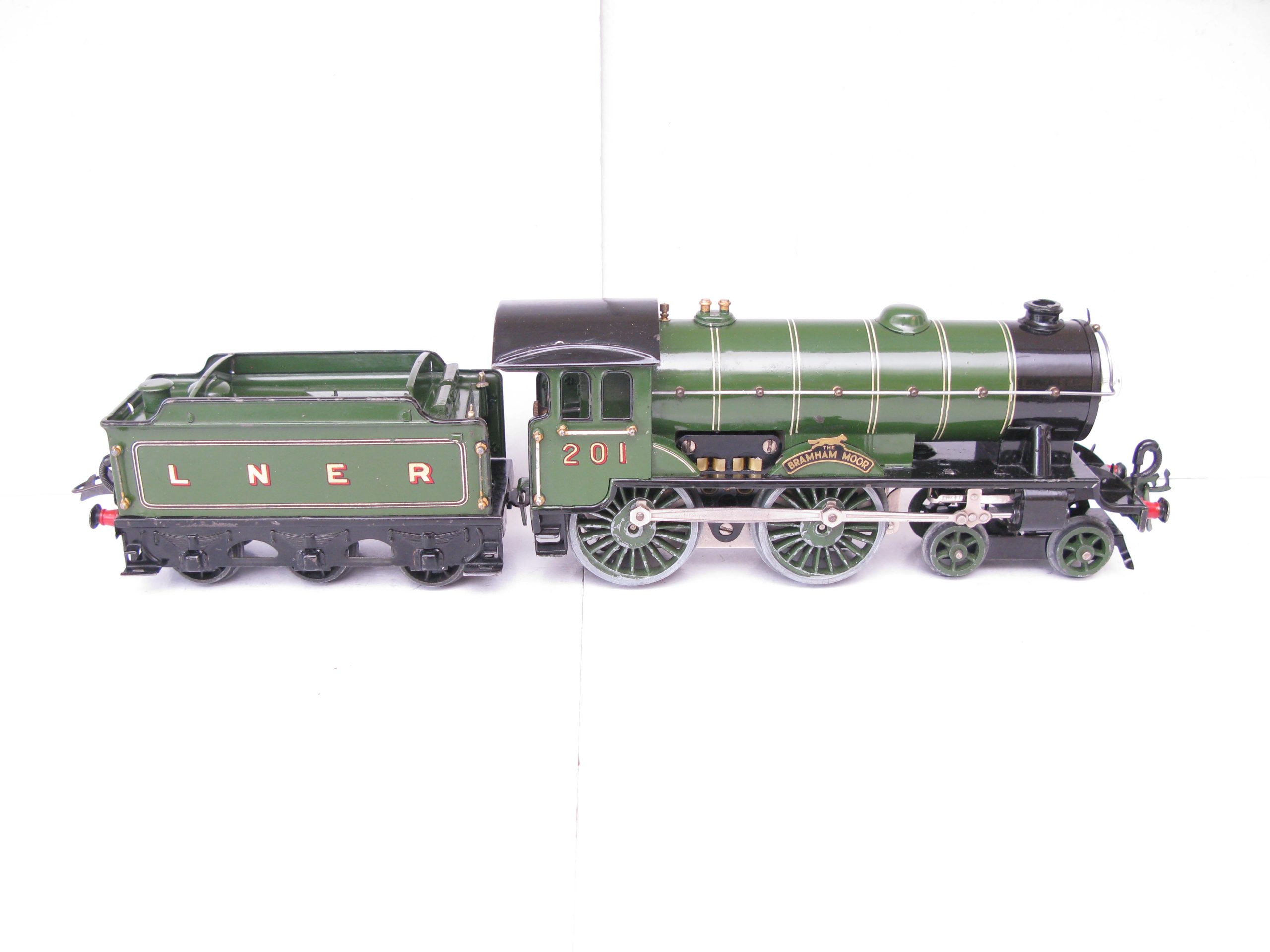 Hornby 0 Gauge E220 Special Loco & Tender LNER Lined Green 'BRAMHAM MOOR', No.201, 20 volt electric - Tender boxed - Excellent - Image 9