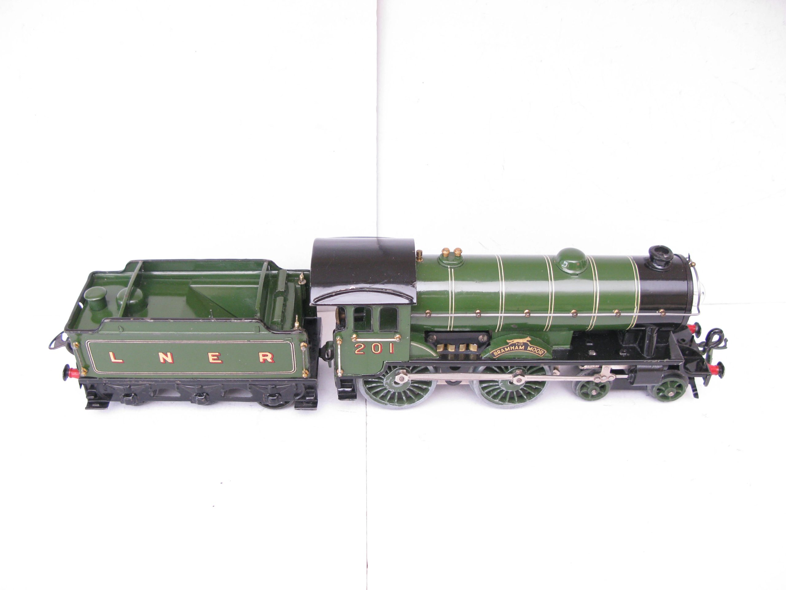 Hornby 0 Gauge E220 Special Loco & Tender LNER Lined Green 'BRAMHAM MOOR', No.201, 20 volt electric - Tender boxed - Excellent - Image 10
