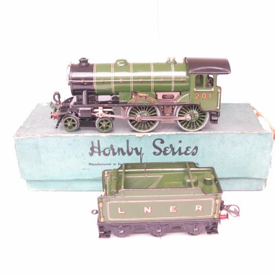 Hornby 0 Gauge E220 Special Loco & Tender LNER Lined Green 'BRAMHAM MOOR', No.201, 20 volt electric - Tender boxed - Excellent