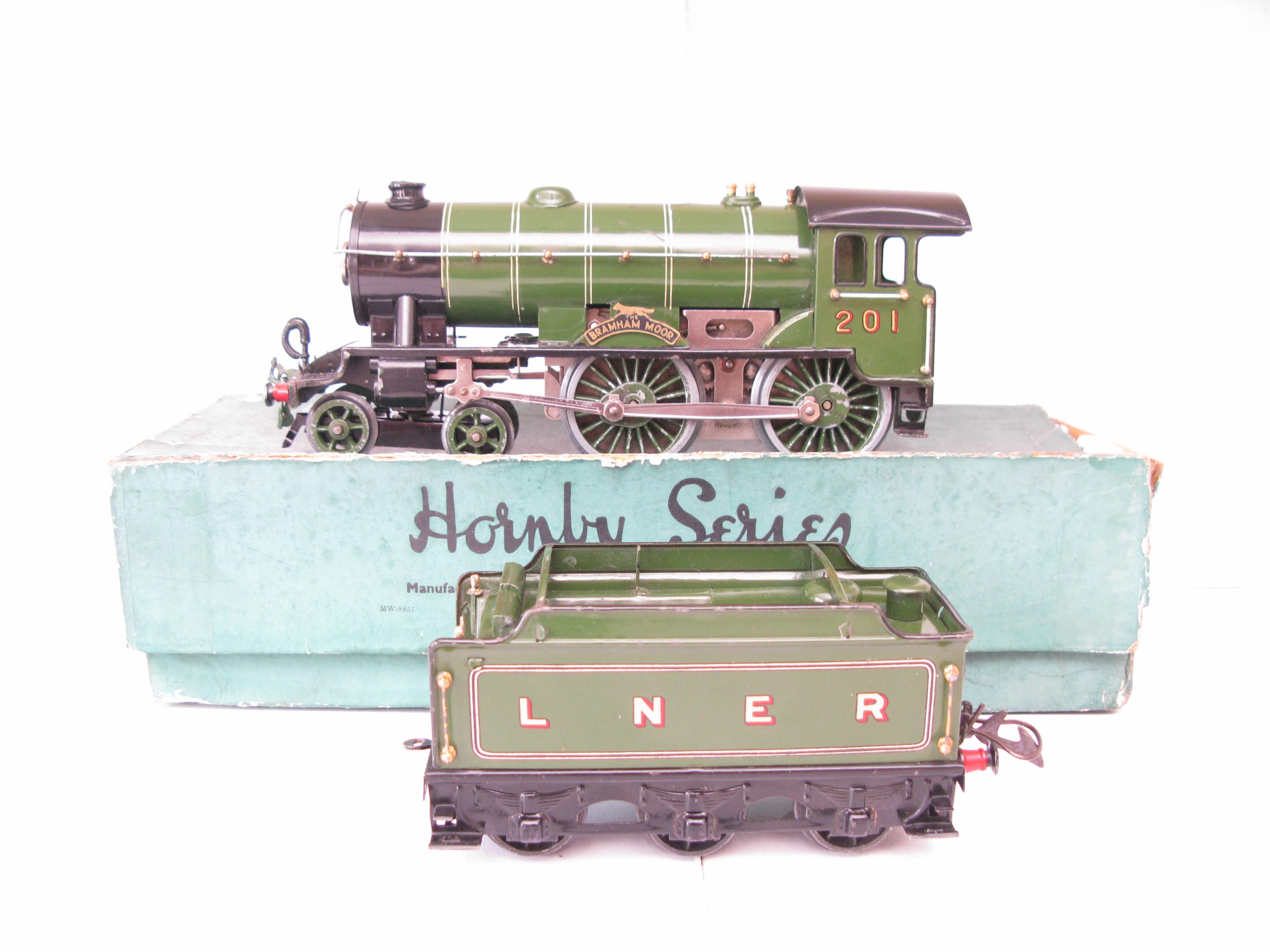 Hornby 0 Gauge E220 Special Loco & Tender LNER Lined Green 'BRAMHAM MOOR', No.201, 20 volt electric - Tender boxed - Excellent - Image 15