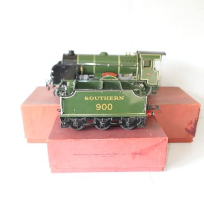 Hornby 0 Gauge E420 Special Loco & Tender SR 'ETON' No.900, 20 volt electric - Boxed - Excellent