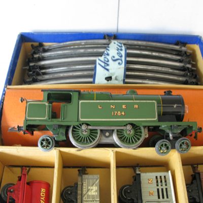 Hornby 0 Gauge E220 Special Tank LNER Mixed Goods Set - Boxed