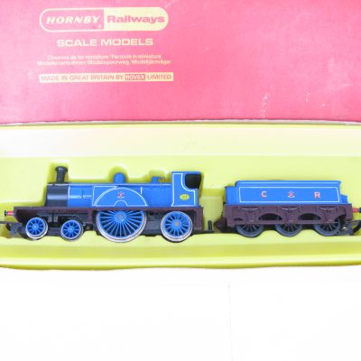 Hornby Railway 00 Gauge R553 4-2-2 Loco & Tender CR (Caledonian Railway) Blue lined Single No.123, 2 rail electric