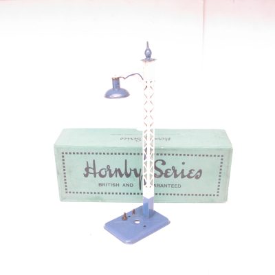 Hornby 0 Gauge 1E Lamp Standard version with plug and socket fittings Circa 1934/36 - Boxed