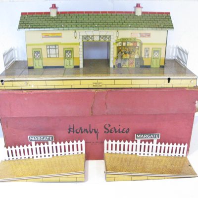 Hornby 0 Gauge No.4 'MARGATE' Station Speckled finish base Circa 1937/39 - Boxed