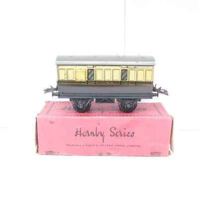 Hornby 0 Gauge No.1 GWR Brake end Passenger Coach - Boxed - Excellent Priced at £42 -