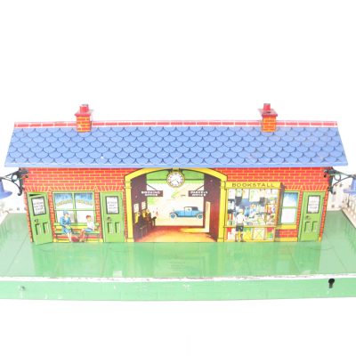 Hornby 0 Gauge No.2E Green base 'WEMBLEY' Station - Boxed