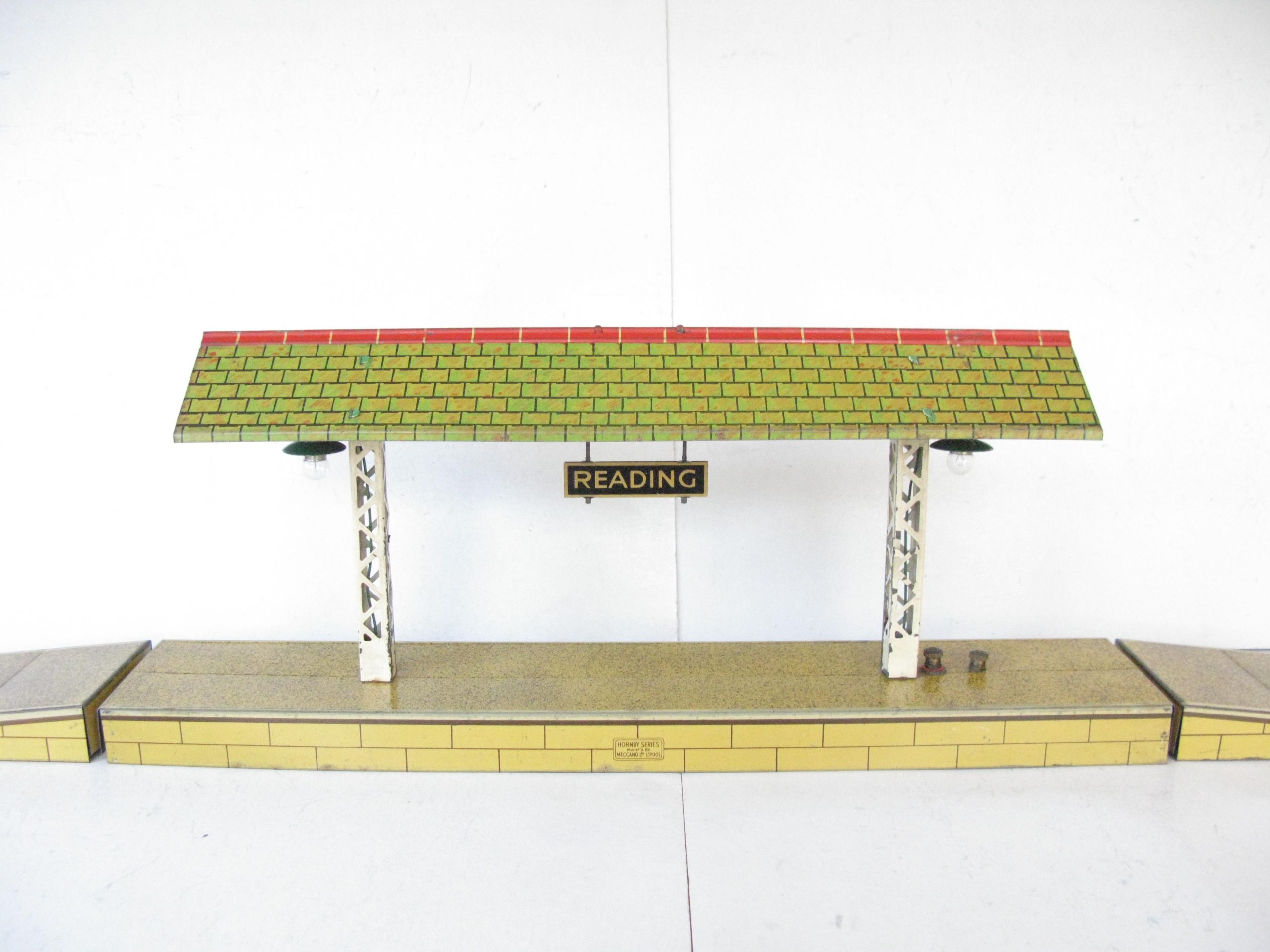 Hornby 0 Gauge 'E' Island Platform with Speckled base and ramps - Boxed - Overall Excellent Circa 1939