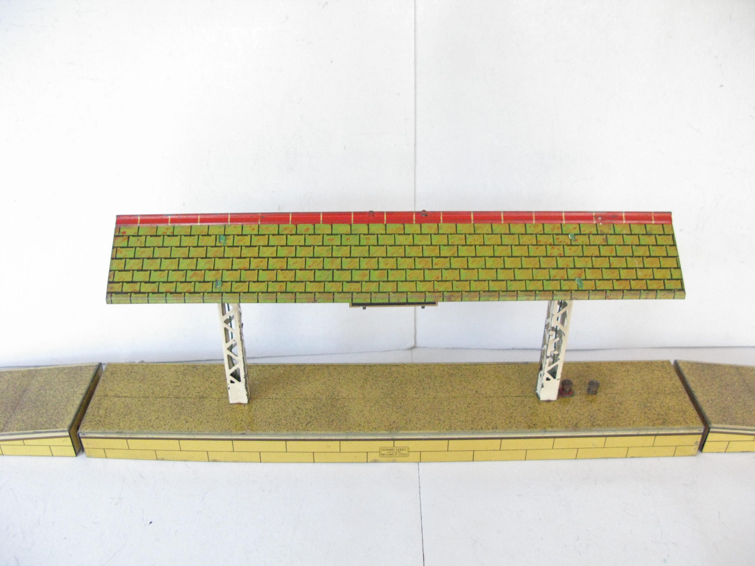 Hornby 0 Gauge 'E' Island Platform with Speckled base and ramps - Boxed - Overall Excellent Circa 1939 - Image 4