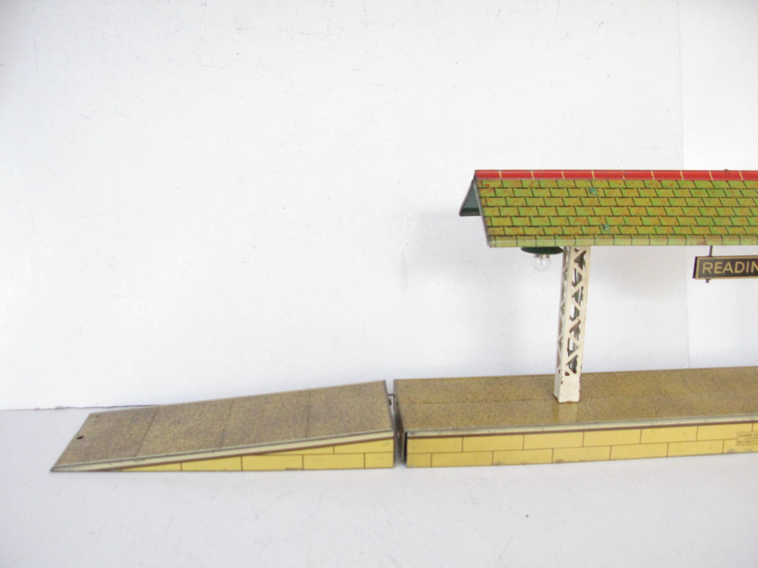Hornby 0 Gauge 'E' Island Platform with Speckled base and ramps - Boxed - Overall Excellent Circa 1939 - Image 6