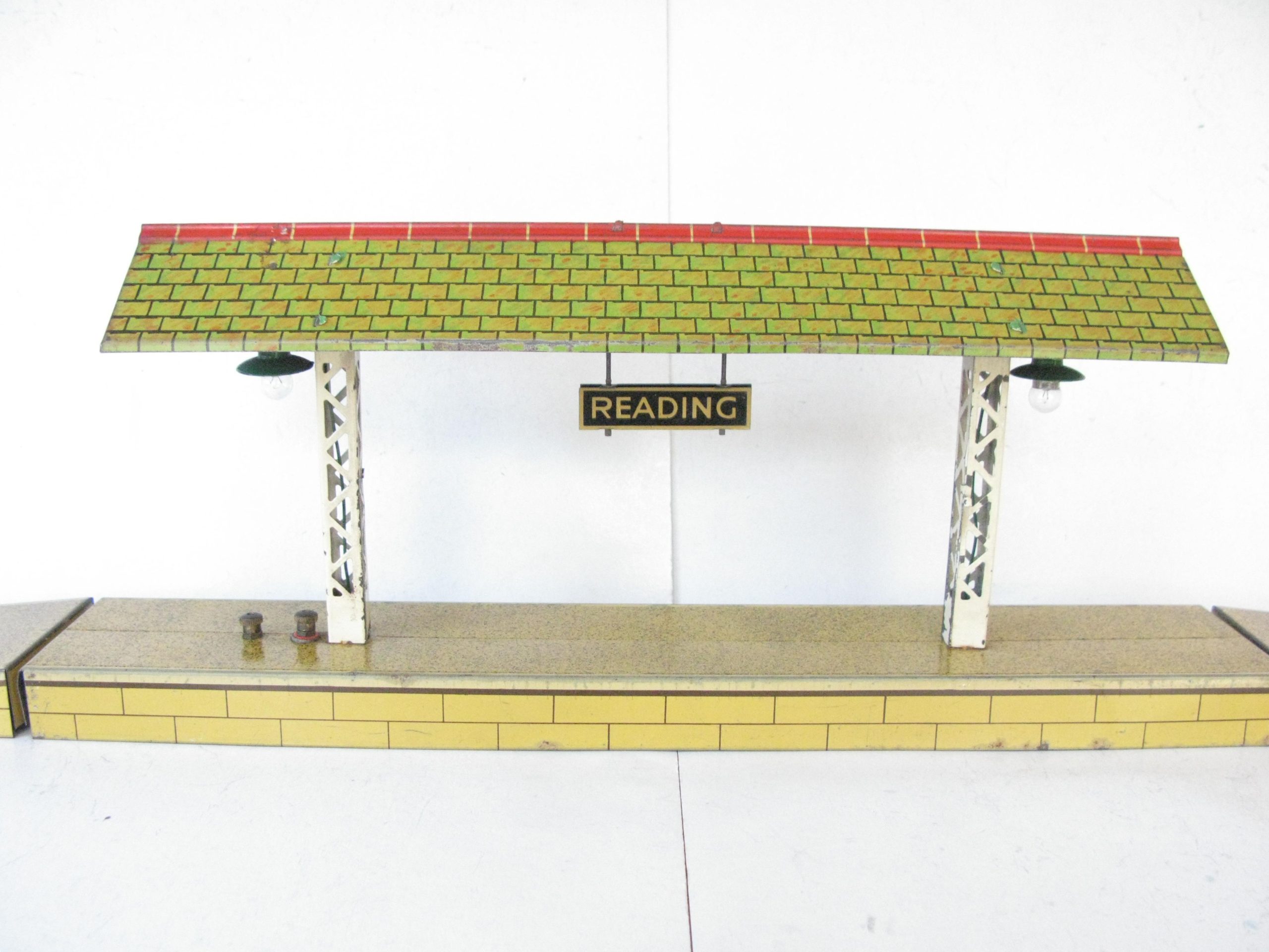 Hornby 0 Gauge 'E' Island Platform with Speckled base and ramps - Boxed - Overall Excellent Circa 1939 - Image 8