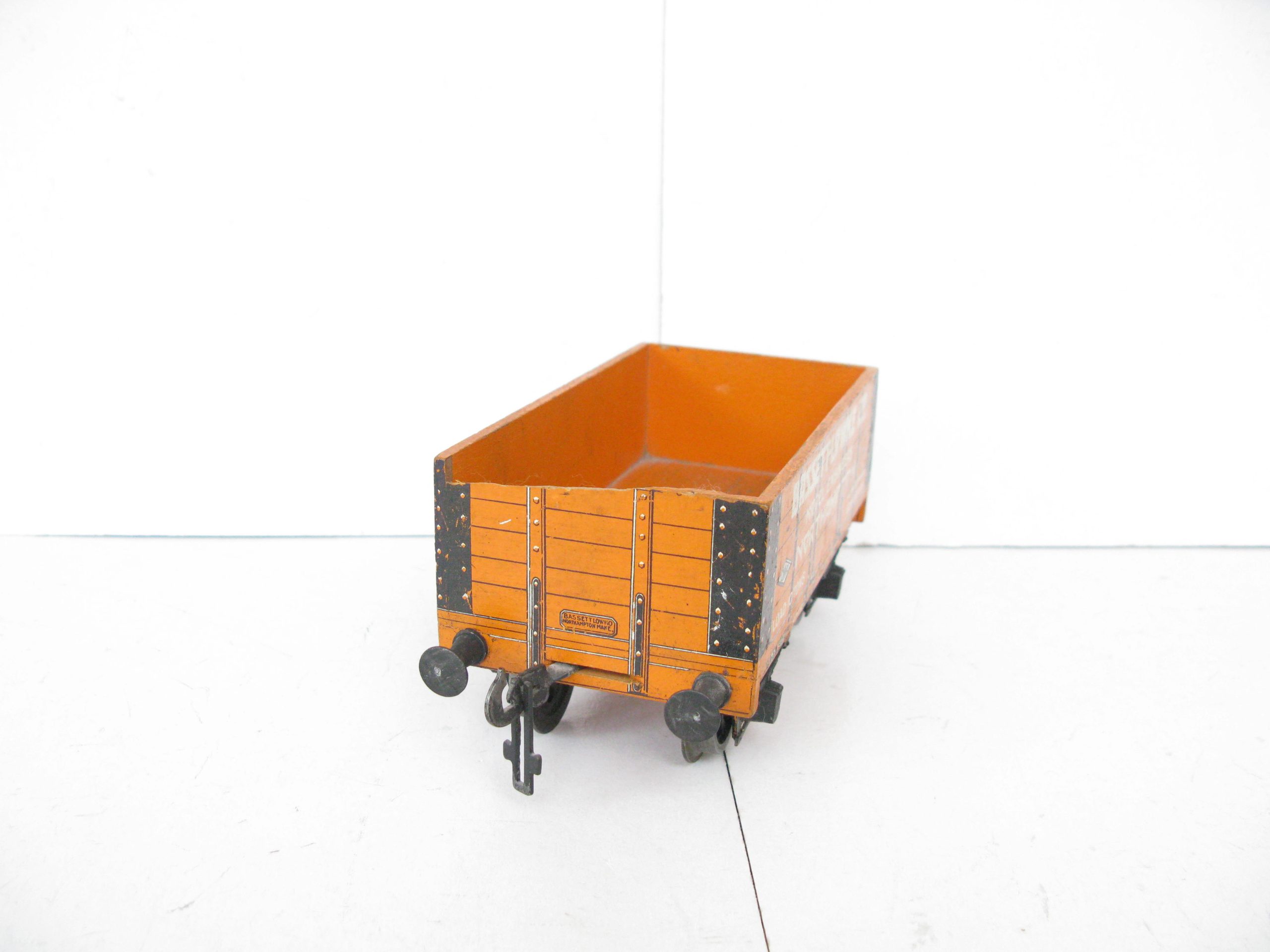 Bassett Lowke Gauge 1 Wooden Orange 'BASSETT LOWKE' Model Engineers Open Wagon - Unboxed - Good/plus - Image 6