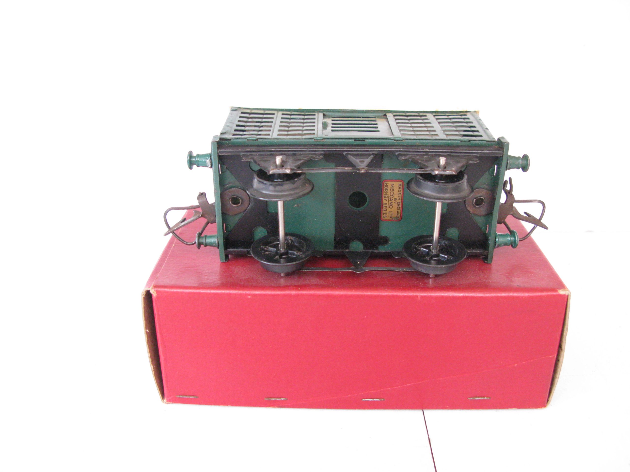 Hornby 0 Gauge Post war Early issue from Pre war stock No.1 SR Milk Traffic Van - in a later Box - Excellent - Image 6