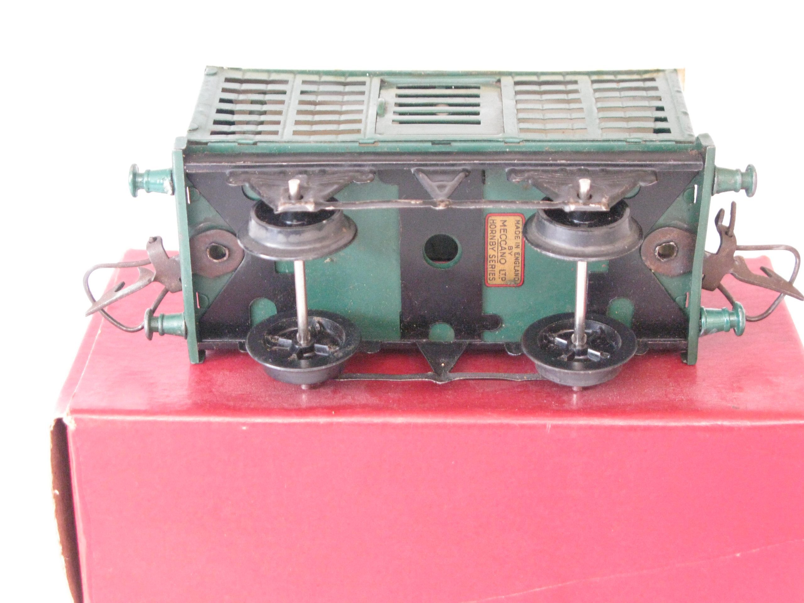 Hornby 0 Gauge Post war Early issue from Pre war stock No.1 SR Milk Traffic Van - in a later Box - Excellent - Image 7