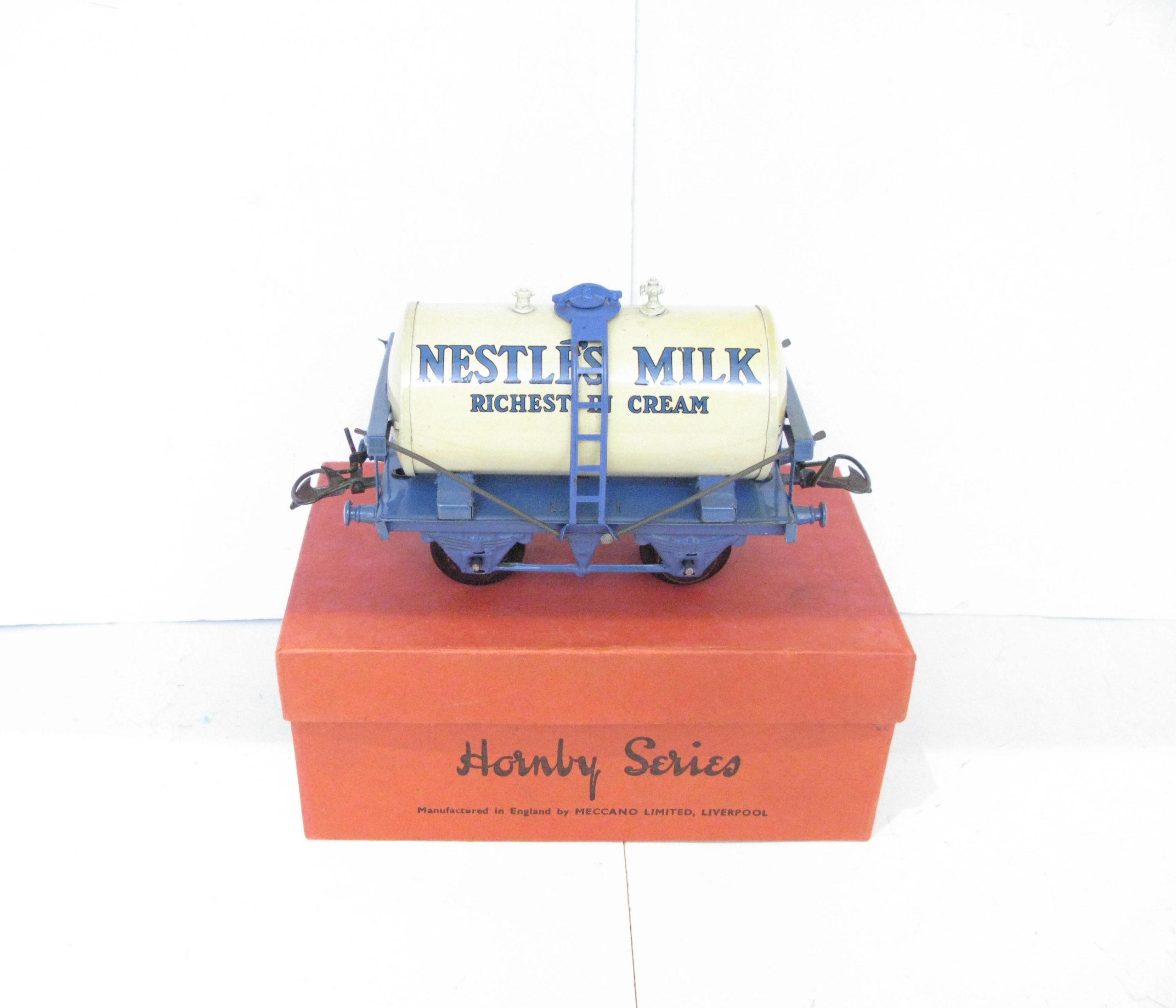 Hornby 0 Gauge 'NESTLES' Milk Tank wagon version with Blue base, Circa 1937 - Boxed - Near Mint - Image 2