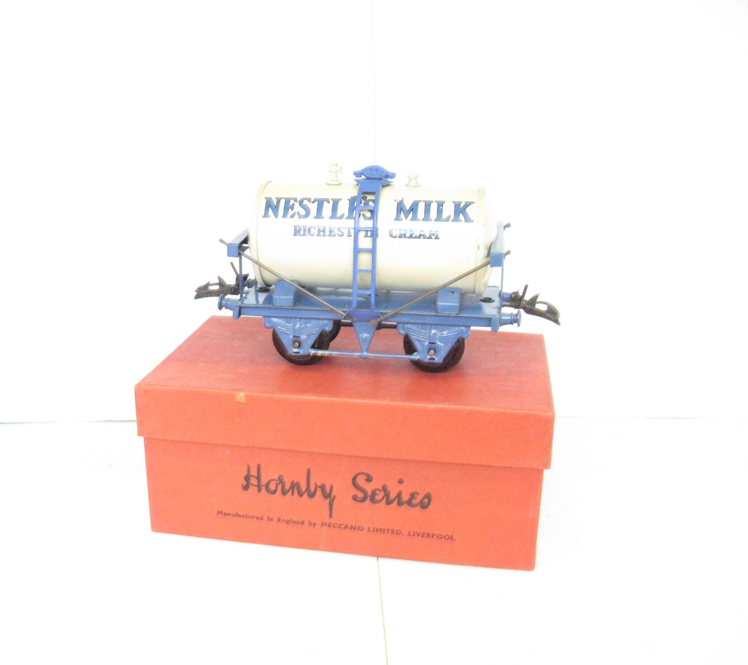 Hornby 0 Gauge 'NESTLES' Milk Tank wagon version with Blue base, Circa 1937 - Boxed - Near Mint - Image 4