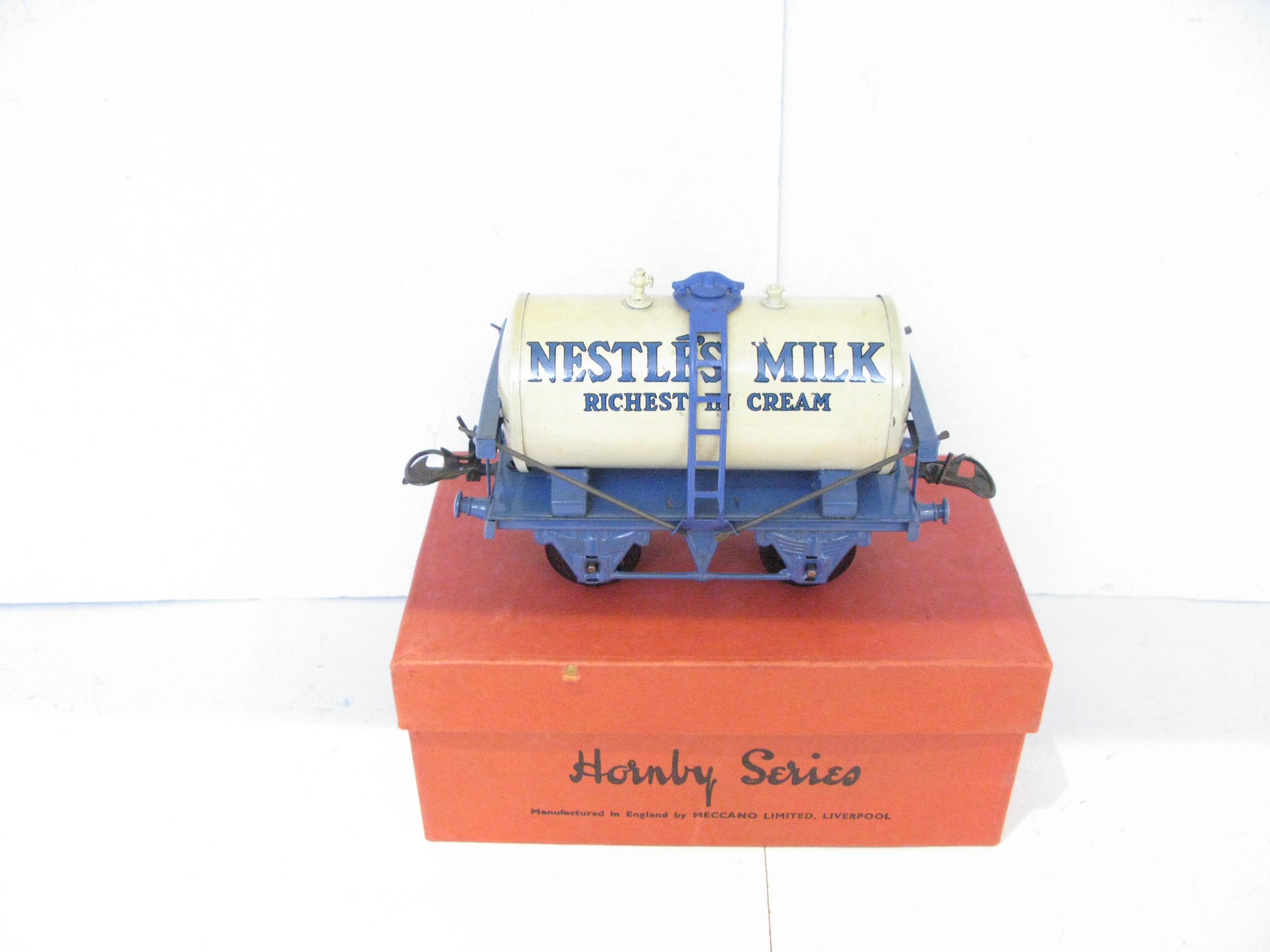 Hornby 0 Gauge 'NESTLES' Milk Tank wagon version with Blue base, Circa 1937 - Boxed - Near Mint - Image 6