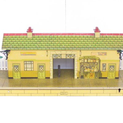 Hornby 0 Gauge No.4E Electric 'MARGATE' Station Speckled finish base Circa 1937/39 - Boxed - Excellent
