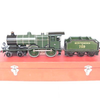 Hornby 0 Gauge E220 4-4-0 Special Loco & Tender SR Class L1 No.759, 20 volt electric - in Red presentation box - Good/plus to Excellent
