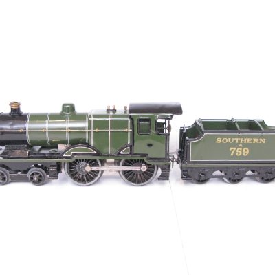 Hornby 0 Gauge E220 4-4-0 Special Loco & Tender SR Class L1 No.A759, 20 volt electric - in Green presentation box
